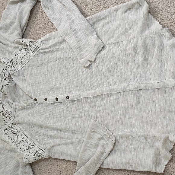 Long sleeve top with see through lace - Picture 7 of 11